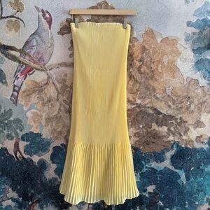 The A&F Giselle Pleat Release Midi Dress - Yellow